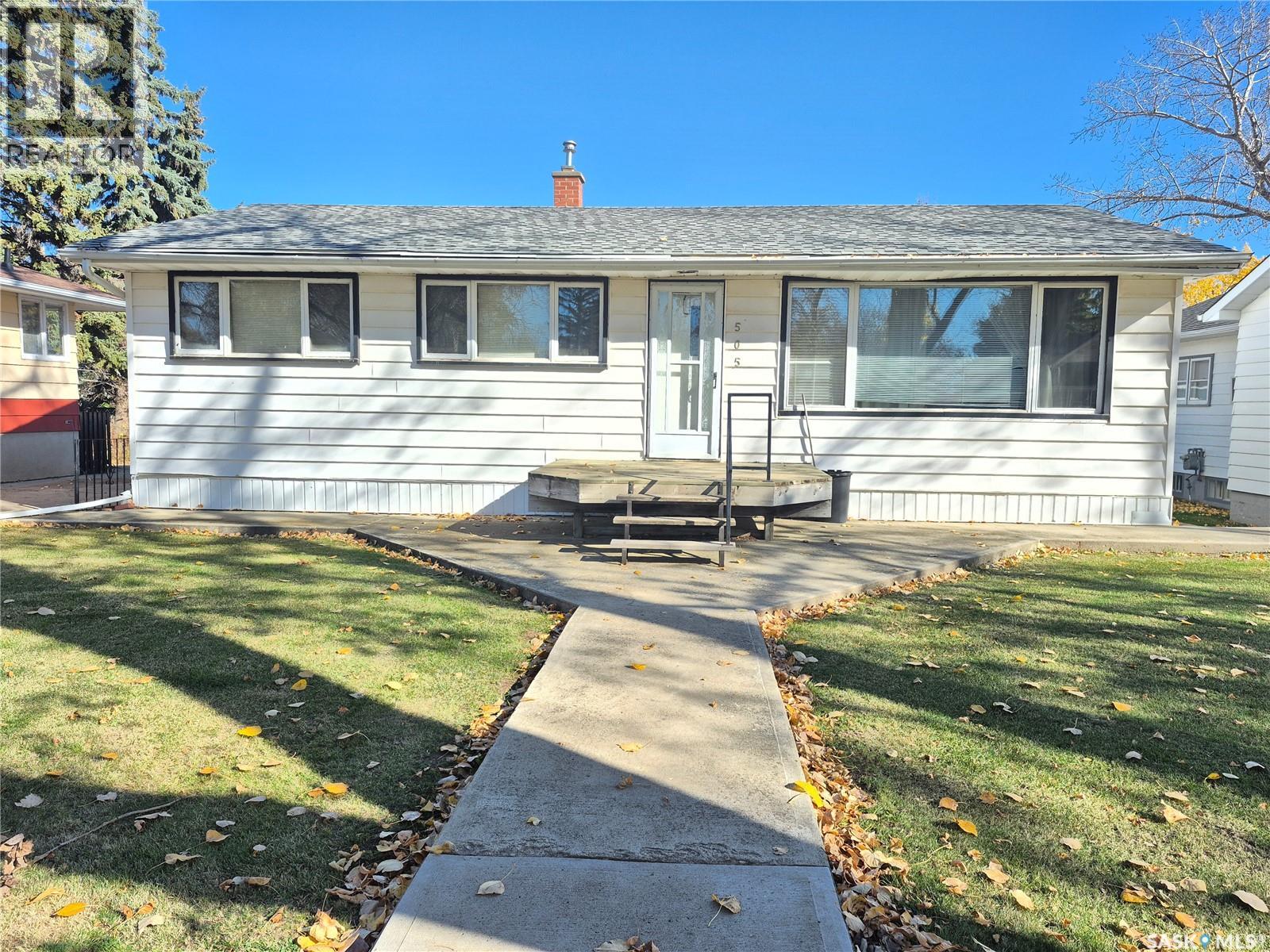 505 Bertrand Avenue, Radville, Saskatchewan  S0C 2G0 - Photo 1 - SK051703