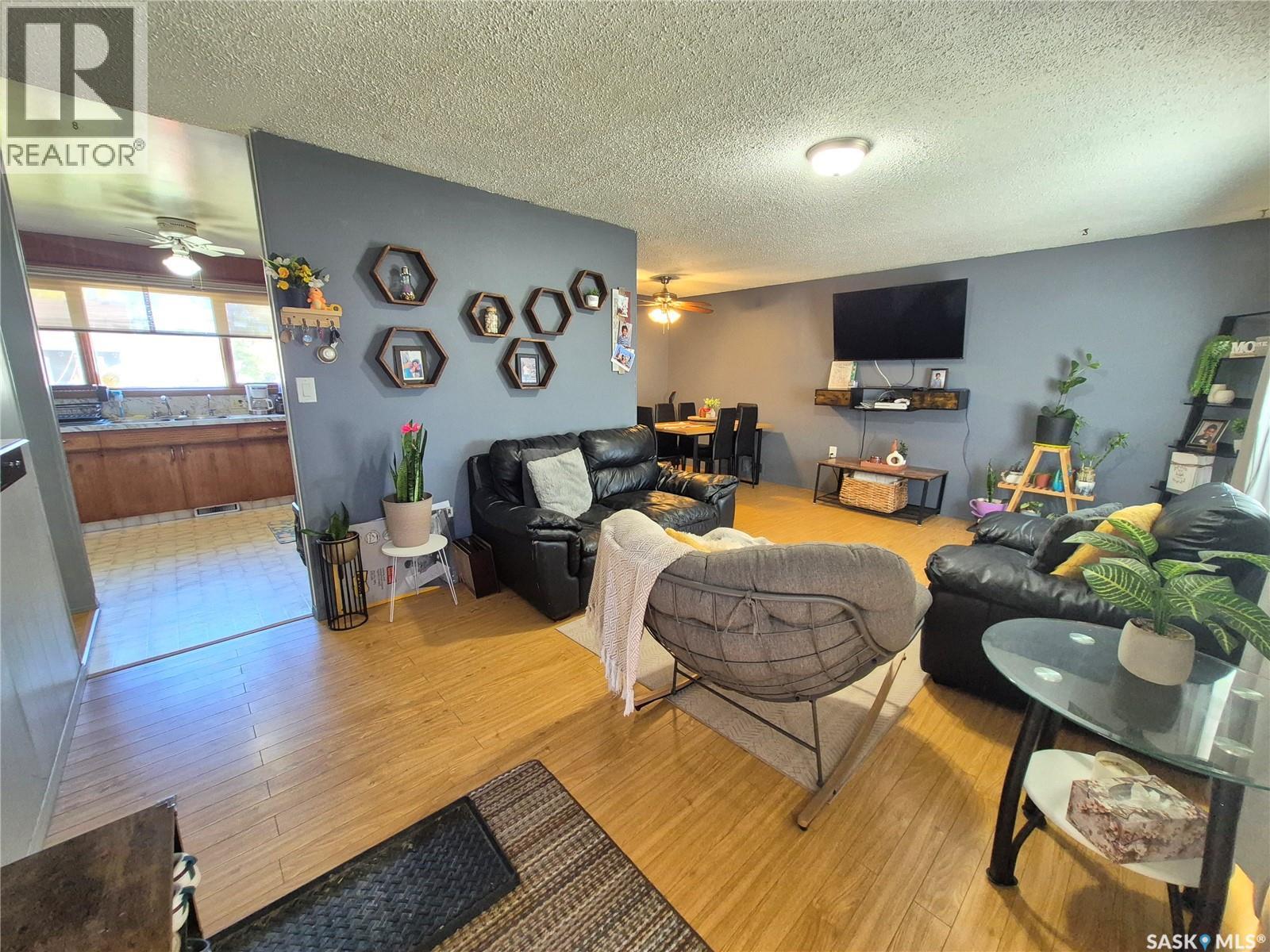 505 Bertrand Avenue, Radville, Saskatchewan  S0C 2G0 - Photo 3 - SK051703