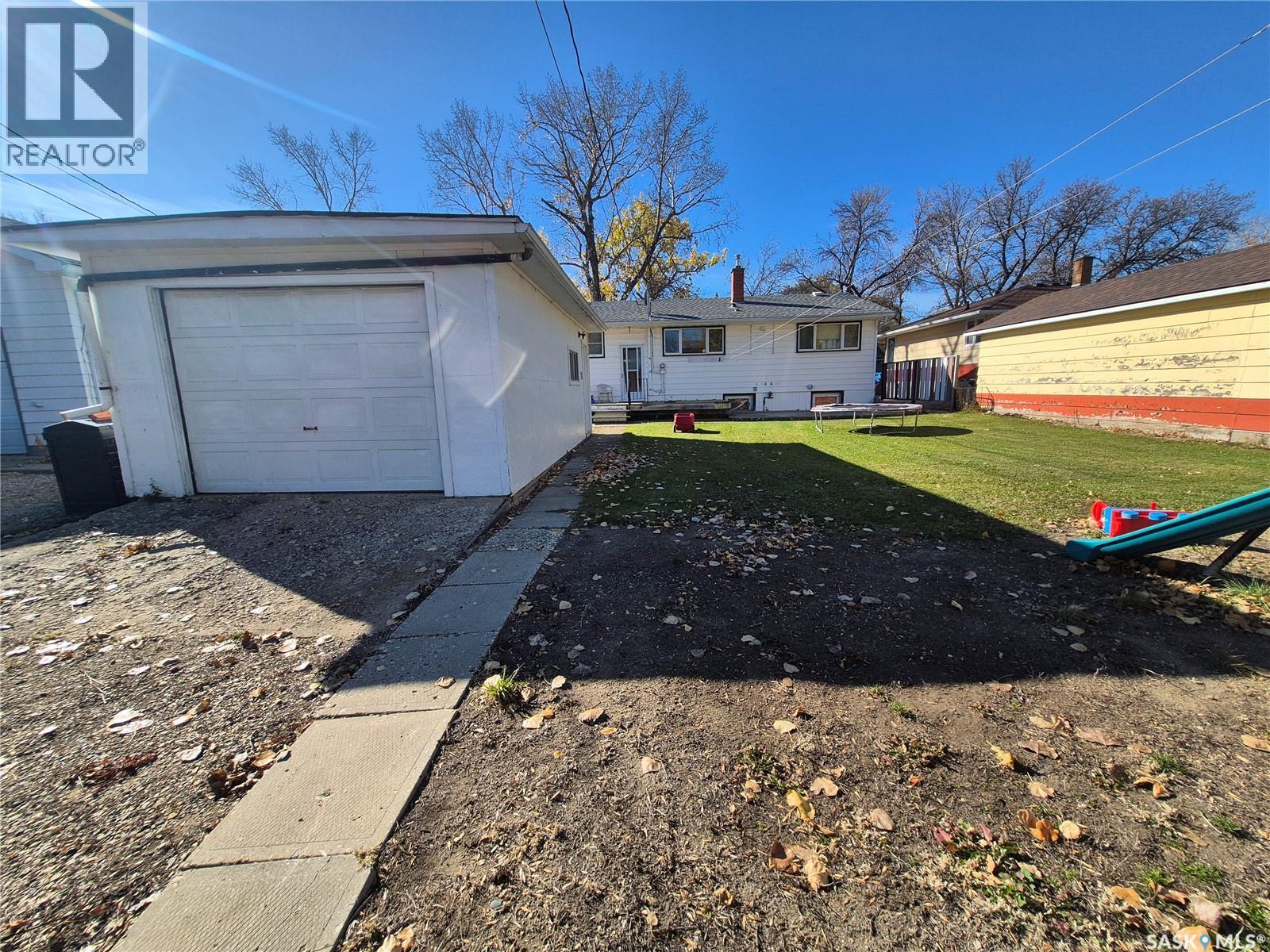505 Bertrand Avenue, Radville, Saskatchewan  S0C 2G0 - Photo 38 - SK051703