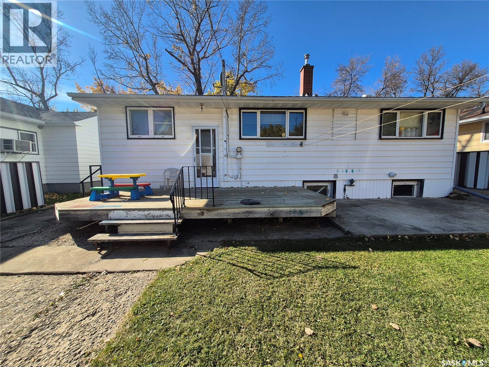 505 Bertrand Avenue, Radville, Saskatchewan  S0C 2G0 - Photo 39 - SK051703