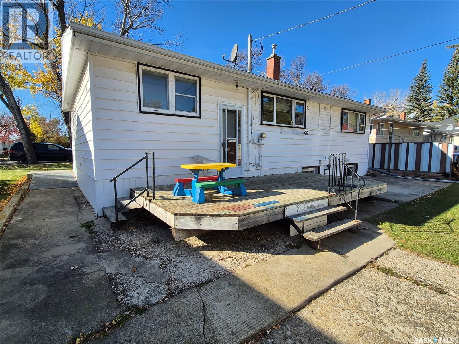 505 Bertrand Avenue, Radville, Saskatchewan  S0C 2G0 - Photo 41 - SK051703