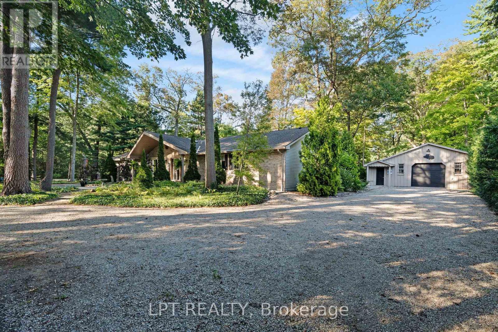 $889,90010012 Graham Street, Lambton Shores, Ontario