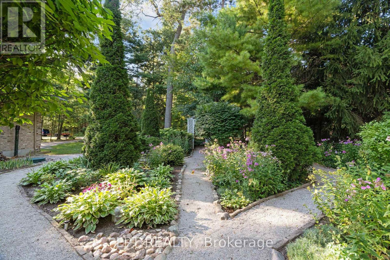 10012 Graham Street, Lambton Shores, Ontario  N0M 1T0 - Photo 41 - X14104826