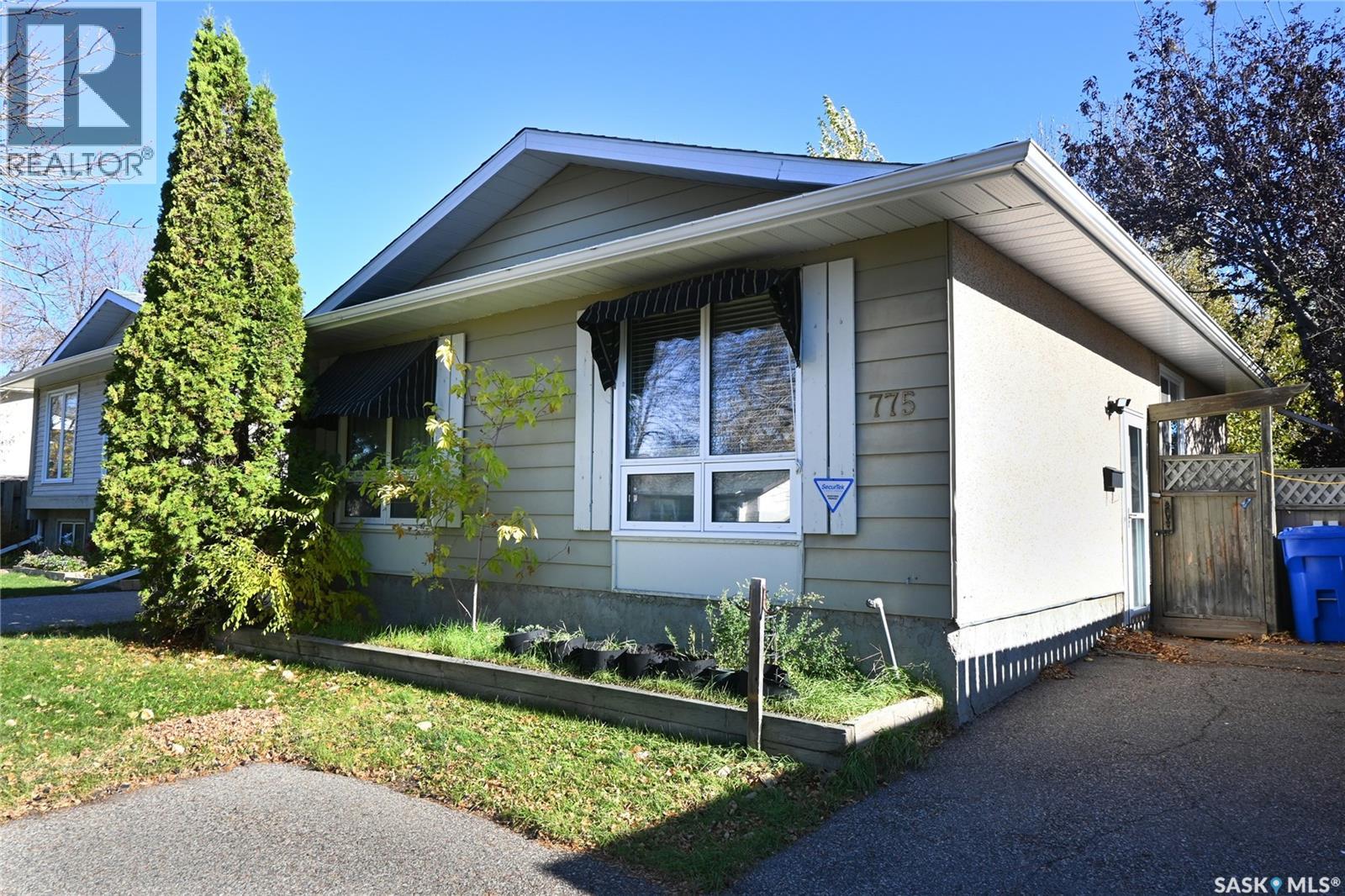 775 Hayworth Crescent N, Regina, Saskatchewan  S4X 1X8 - Photo 2 - SK050448