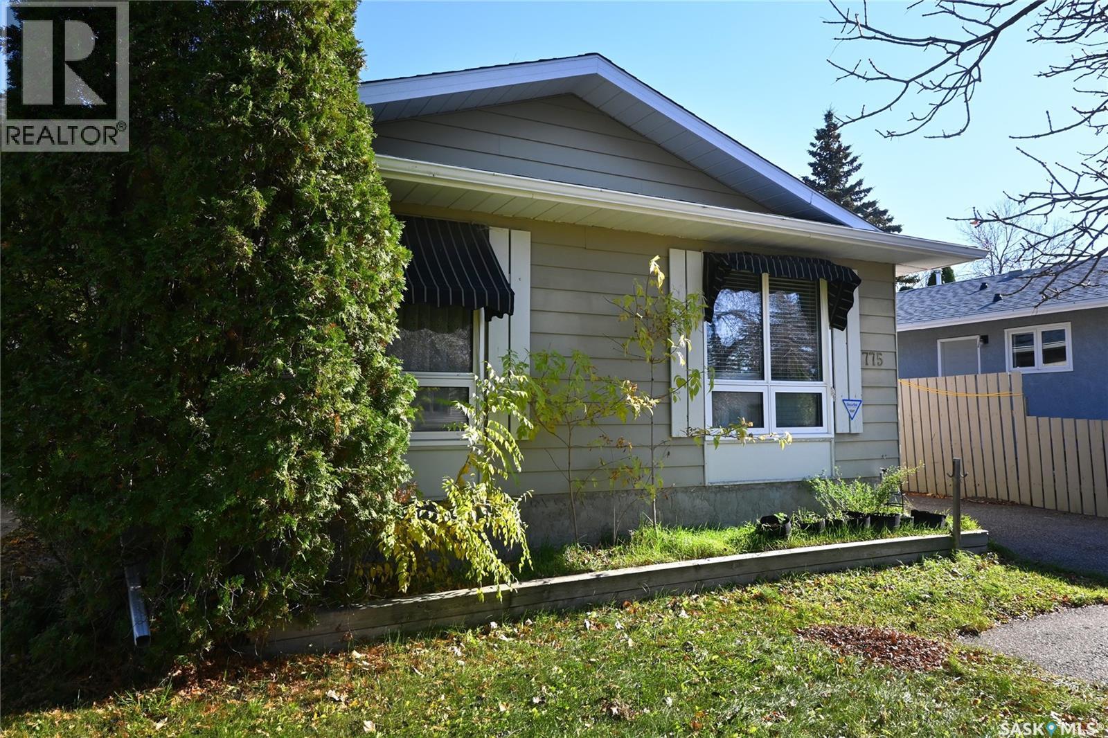 775 Hayworth Crescent N, Regina, Saskatchewan  S4X 1X8 - Photo 5 - SK050448