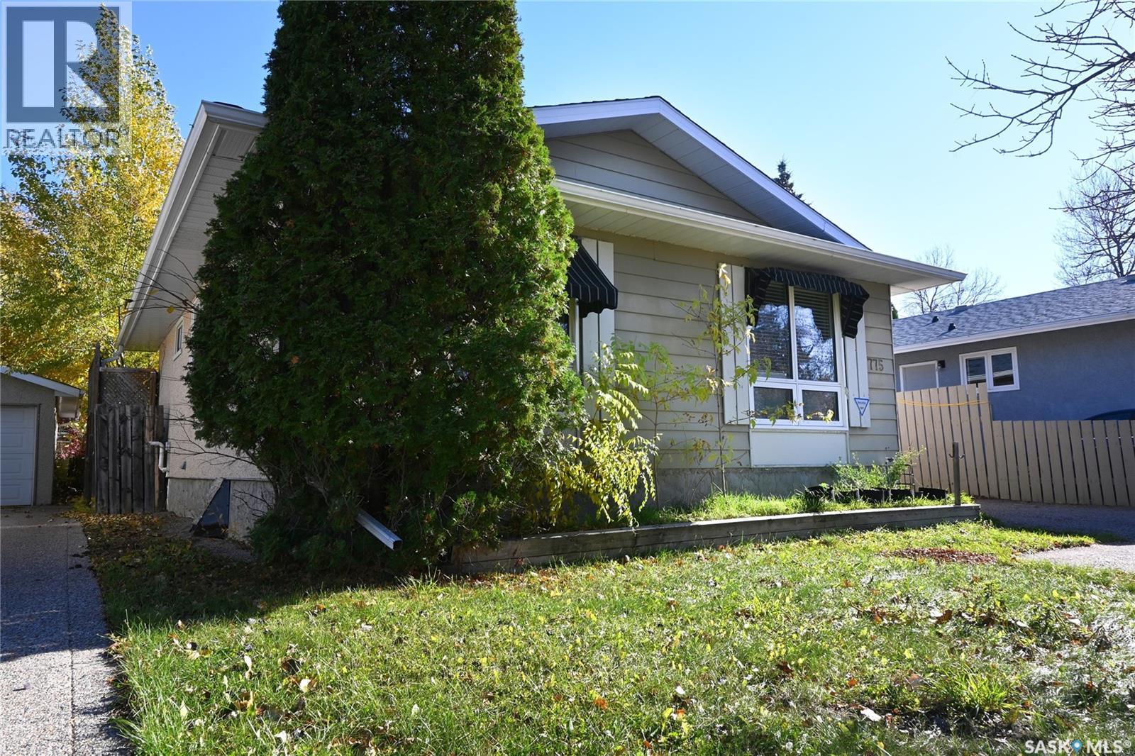 775 Hayworth Crescent N, Regina, Saskatchewan  S4X 1X8 - Photo 4 - SK050448
