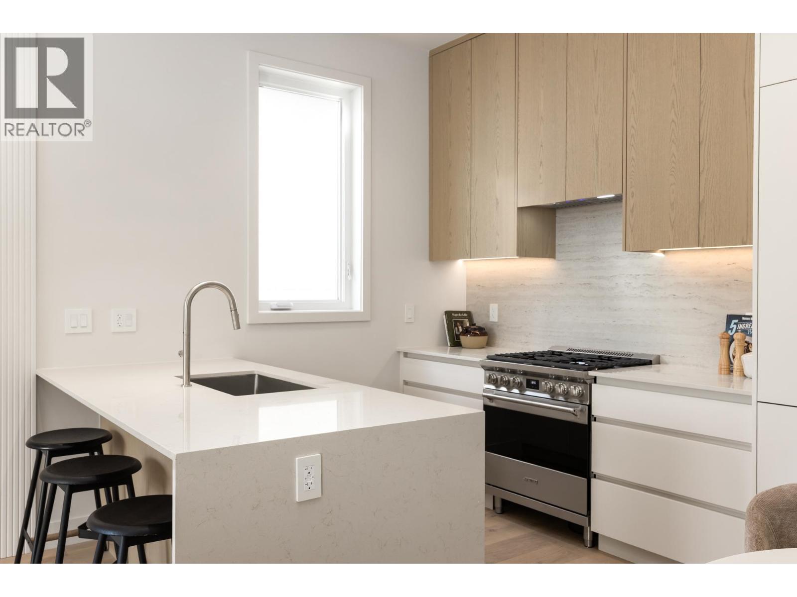 2 1458 Rosser Avenue, Burnaby, British Columbia  V5C 5C8 - Photo 4 - R3177154