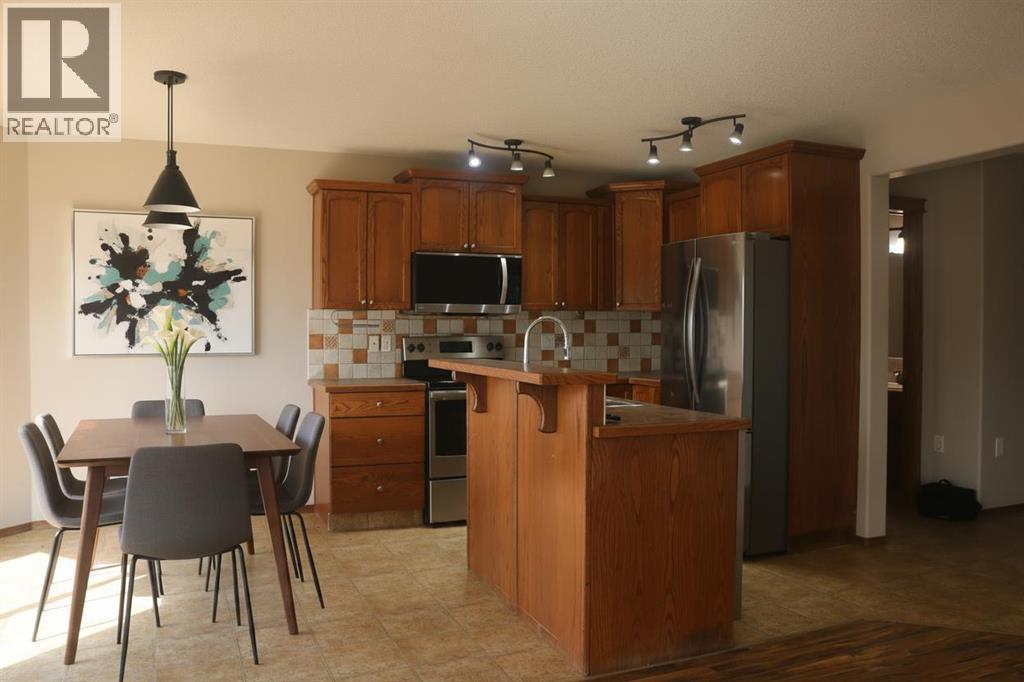 11 Northlands Crescent Ne, Medicine Hat, Alberta  T1C 2A9 - Photo 4 - A2338719