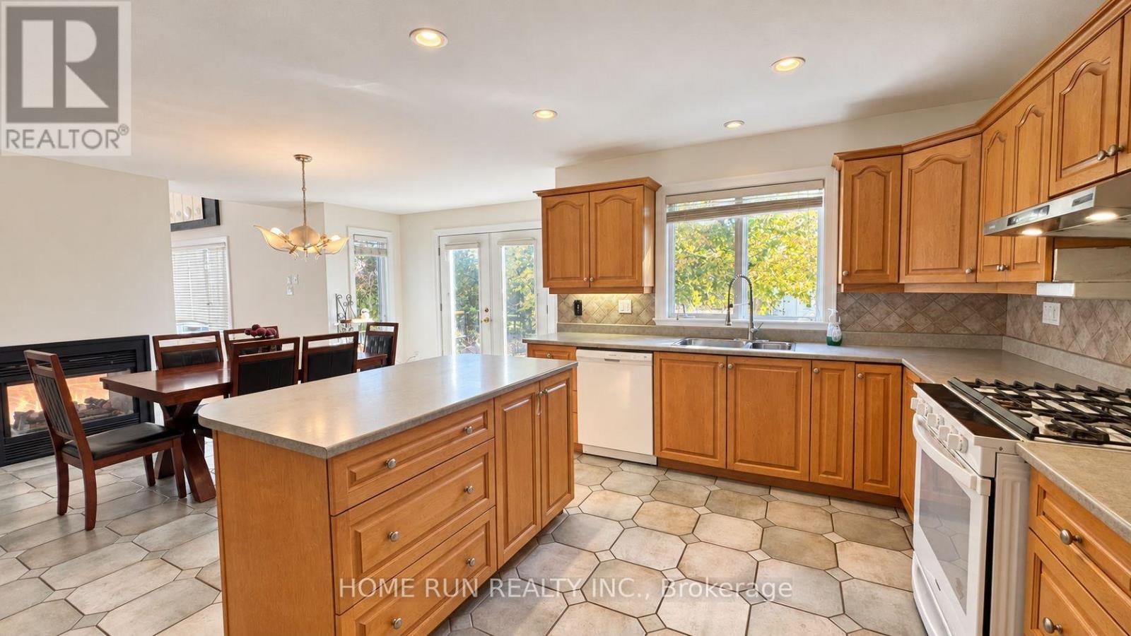 124 Ridgefield Crescent, Ottawa, Ontario  K2H 6T3 - Photo 4 - X14104838