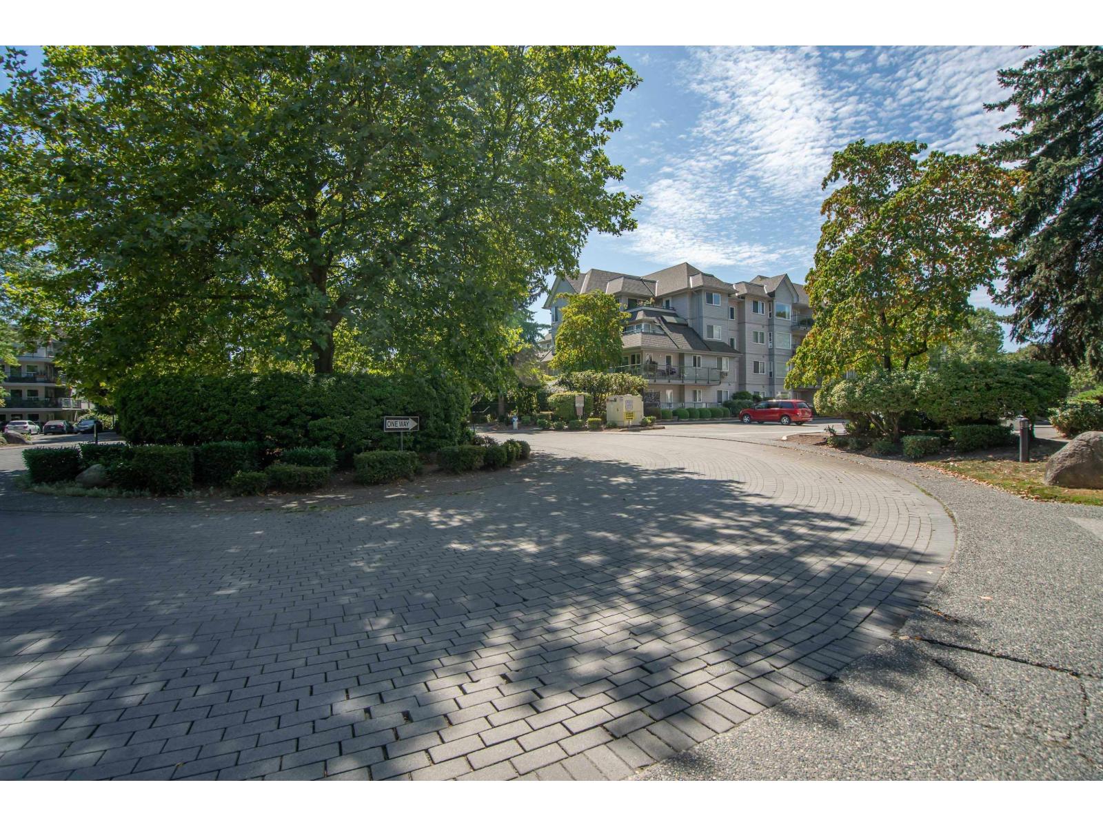 402 33668 KING ROAD