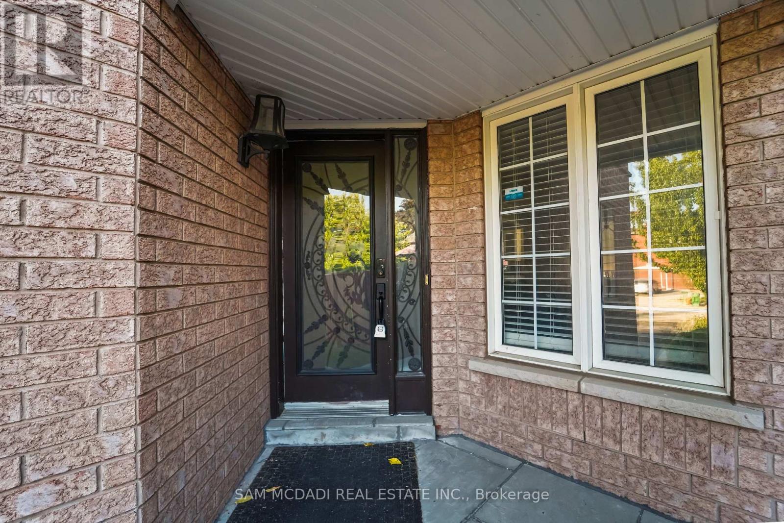 3191 Oakview Road, Mississauga, Ontario  L5N 7N9 - Photo 3 - W14104842