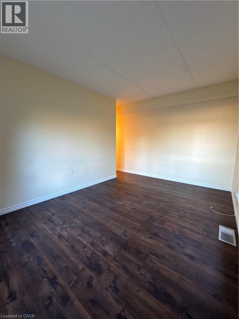 405 Erb Street W Unit# 102, Waterloo, Ontario  N2L 1W7 - Photo 13 - 40872972