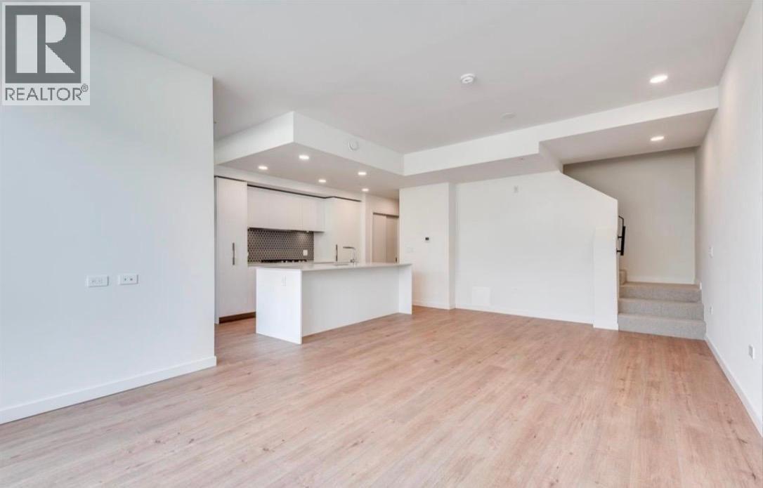 121 1502 Scott Crescent, Vancouver, British Columbia  V8B 1G4 - Photo 2 - R3177660