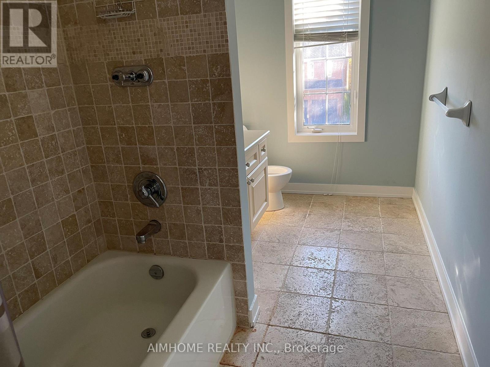 Room 1 - 16 Hearthside Avenue, Richmond Hill, Ontario L4E 5E7 - Photo 11 - N14104940