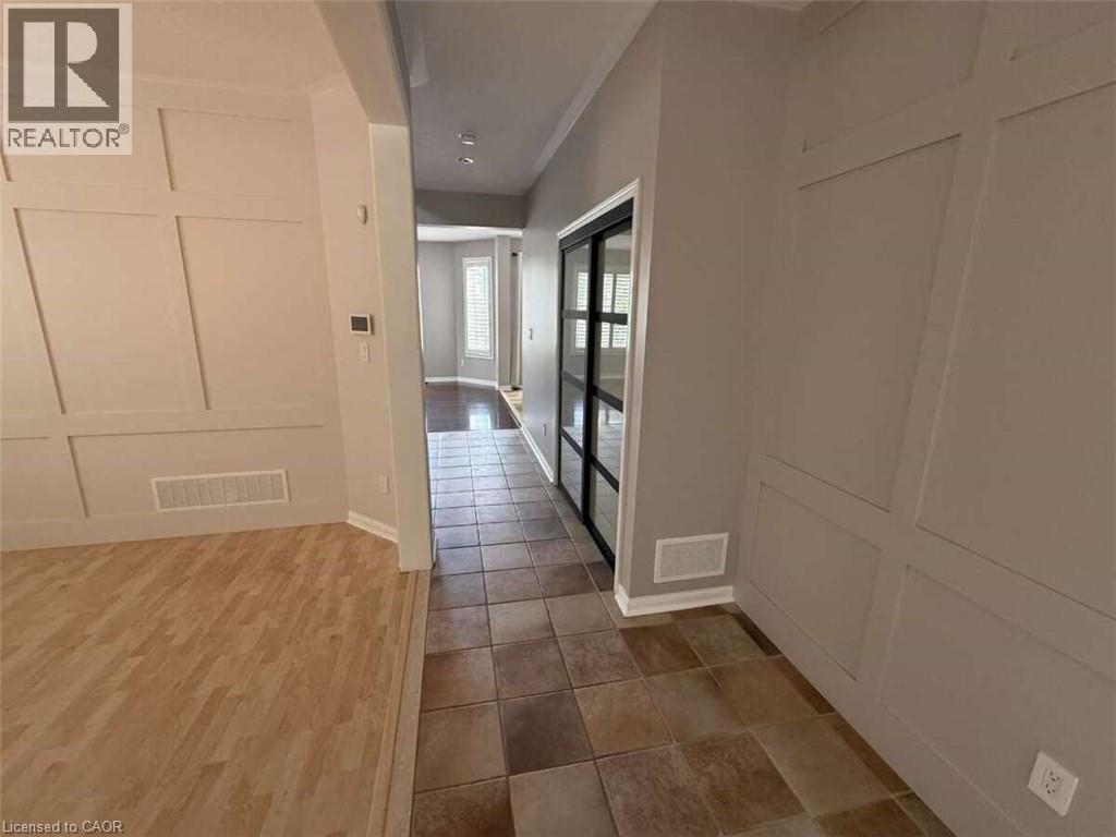 5673 Roseville Court, Burlington, Ontario  L7L 6V4 - Photo 7 - 40873227