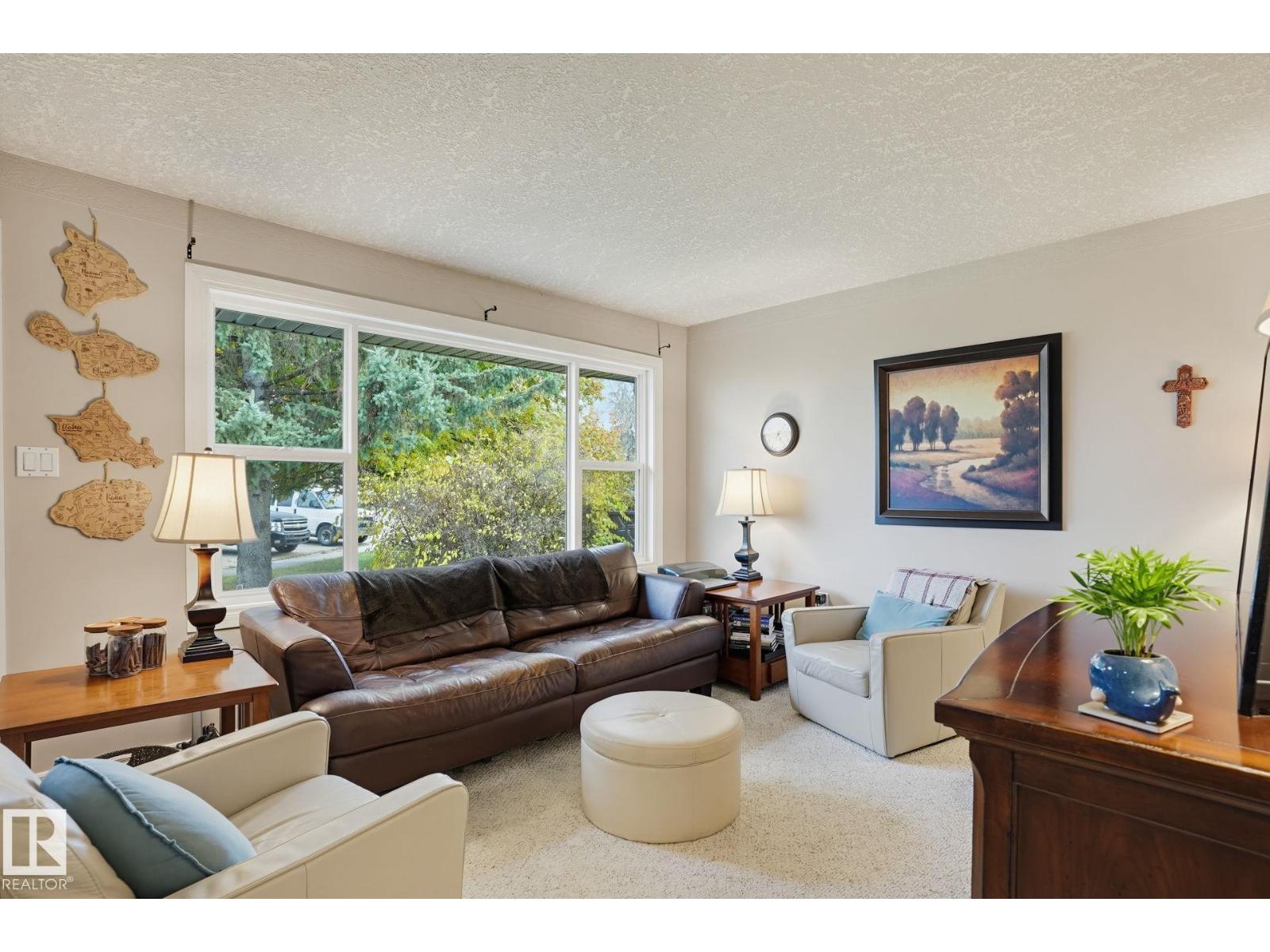 10542 161 ST NW