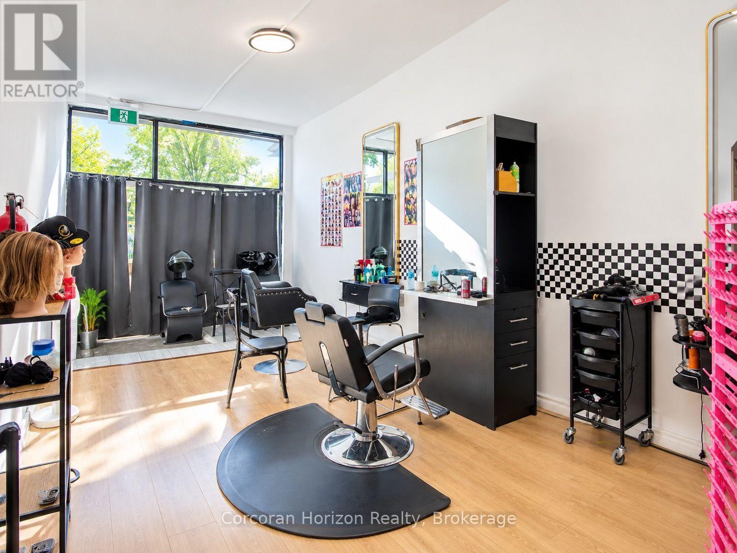 571-575 King Street E, Hamilton, Ontario  L8L 5N3 - Photo 13 - X14104950