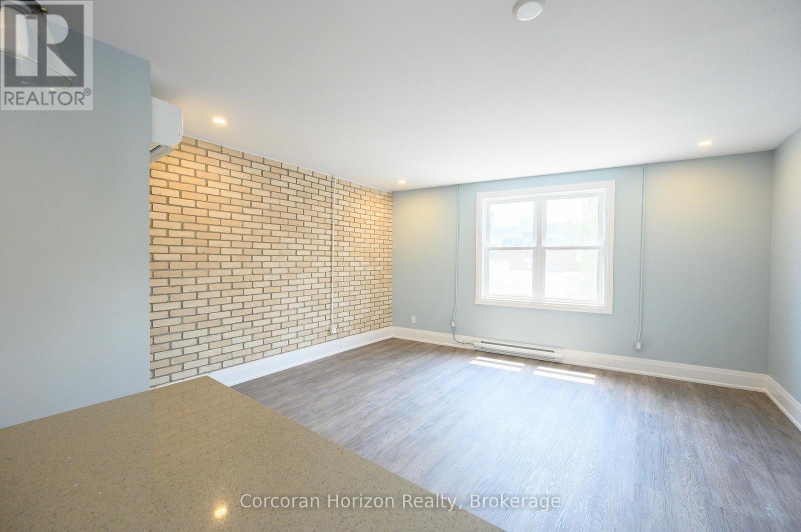 571-575 King Street E, Hamilton, Ontario  L8L 5N3 - Photo 4 - X14104950