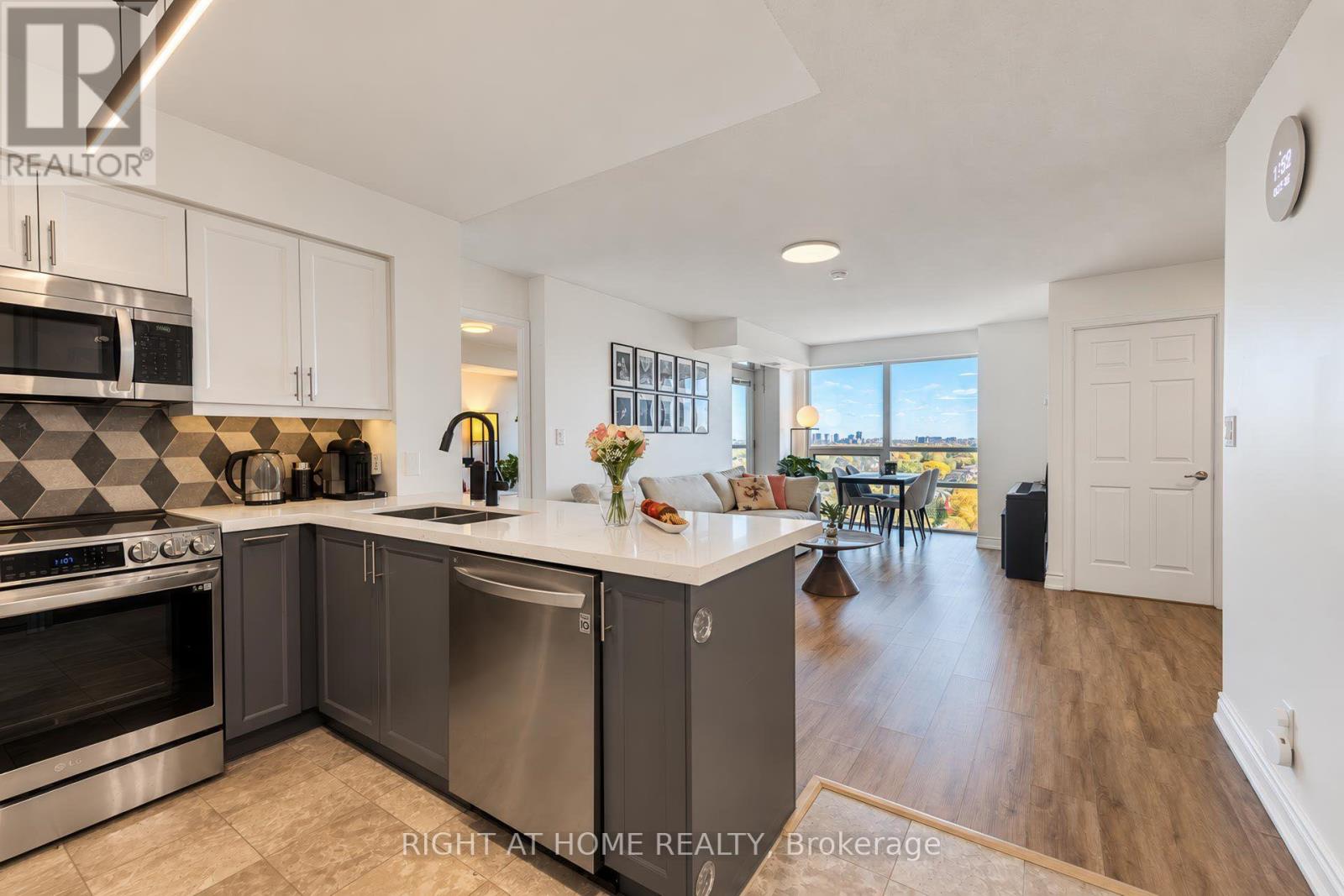 2022 - 35 Hollywood Avenue, Toronto, Ontario  M2N 0A9 - Photo 4 - C14102474