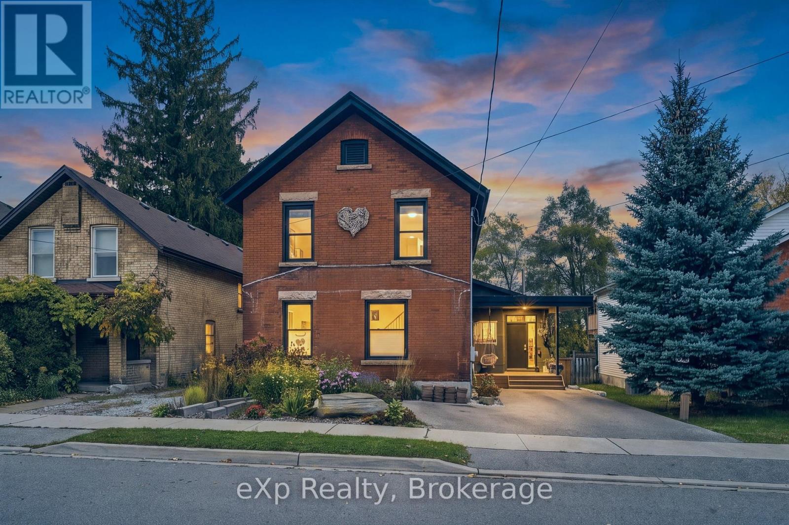 B - 34 DUKE STREET, guelph (st. patrick's ward), Ontario