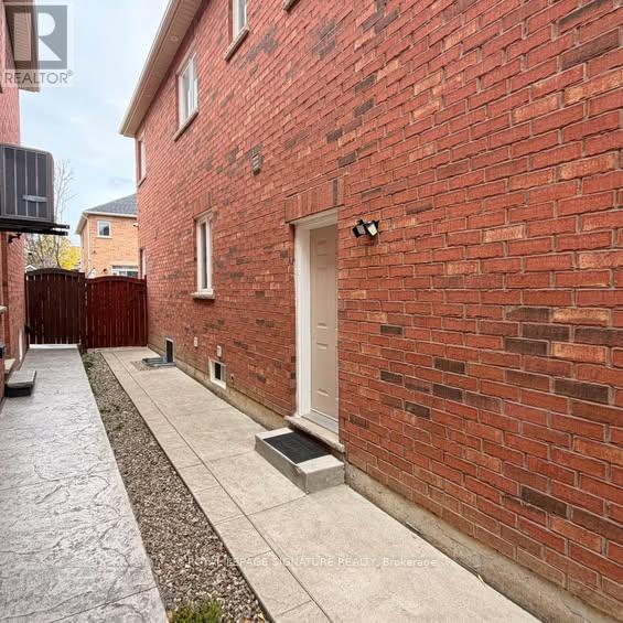 44 Perkins Drive, Brampton, Ontario  L7A 3V6 - Photo 2 - W14104952