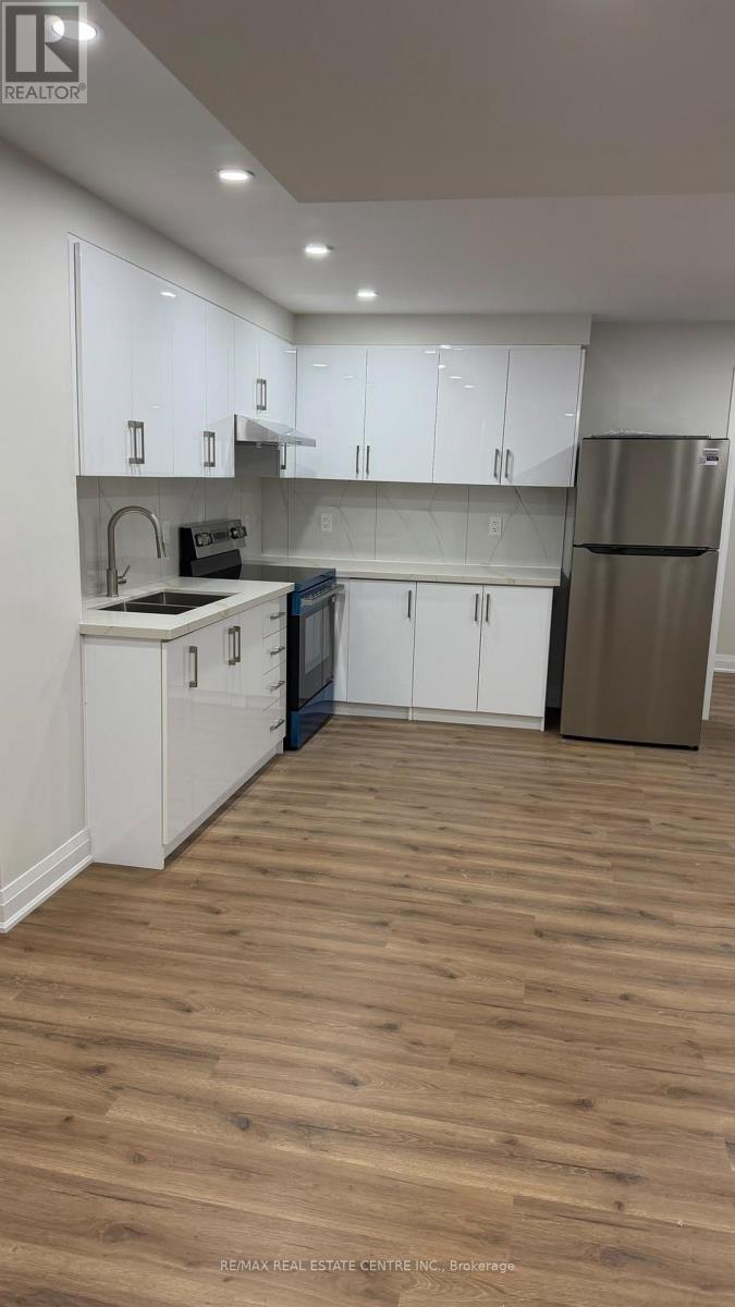 18 Gladmary Drive, Brampton, Ontario  L6Y 6K9 - Photo 3 - W14104946