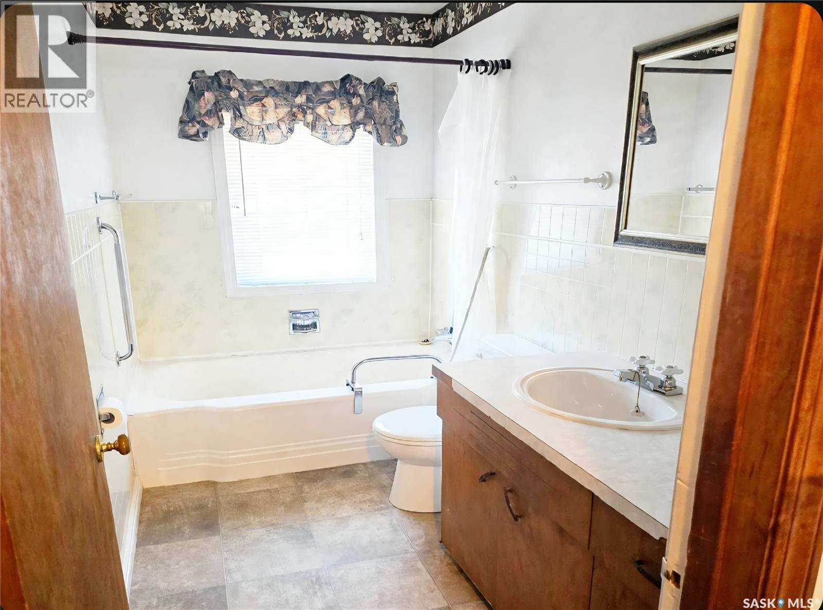 805 4th Street E, Prince Albert, Saskatchewan  S6V 0K6 - Photo 5 - SK051385