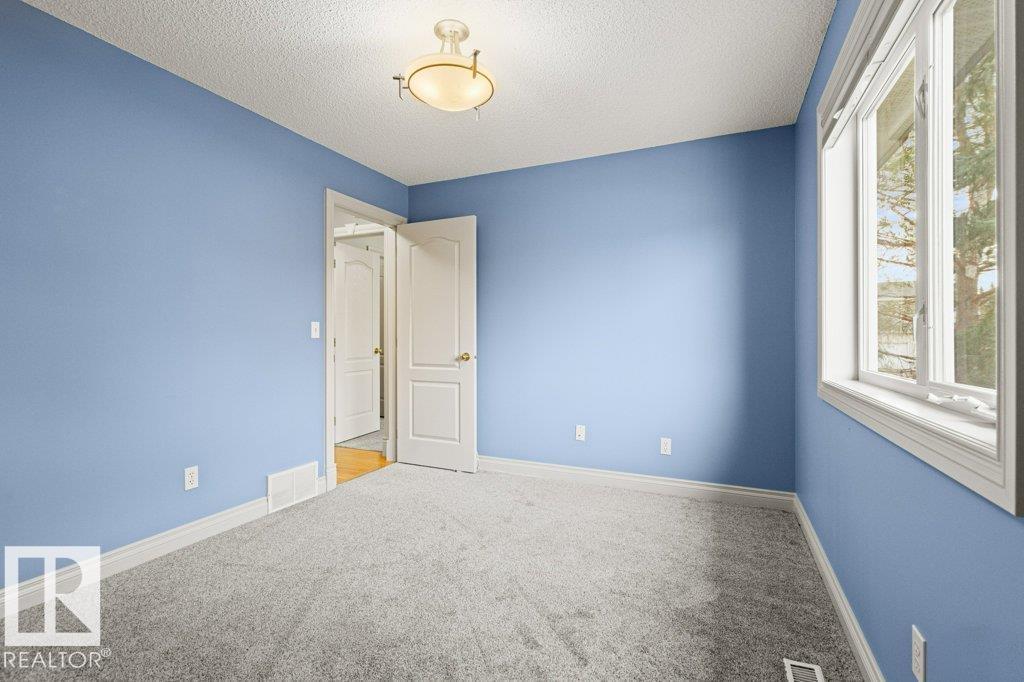 11686 15 AV NW