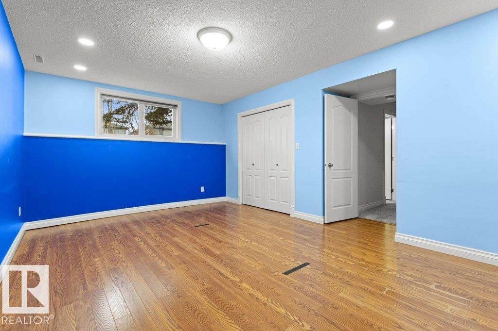 11686 15 AV NW