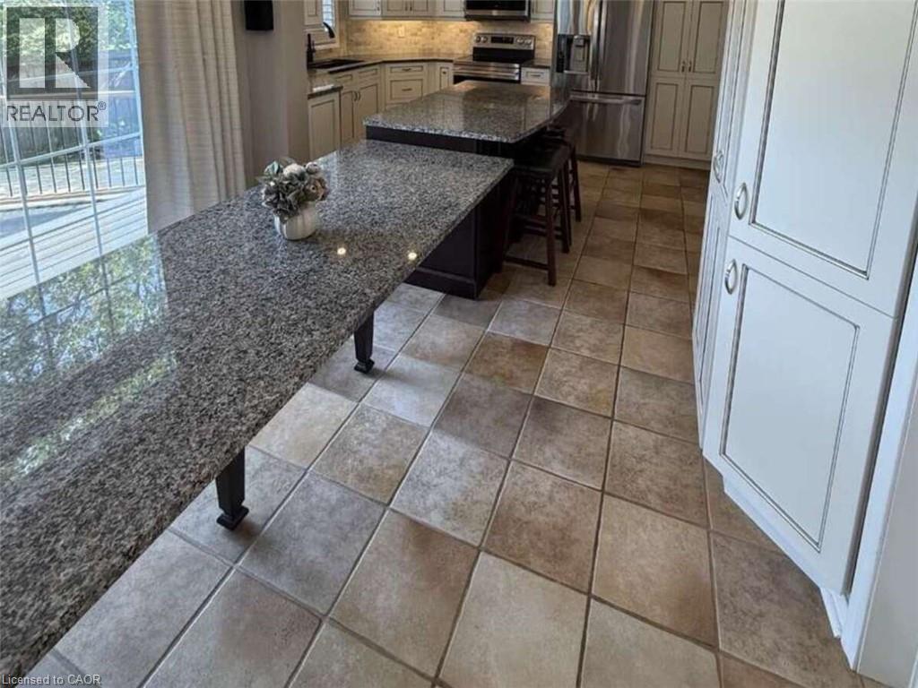 5673 Roseville Court, Burlington, Ontario  L7L 6V4 - Photo 12 - 40873227