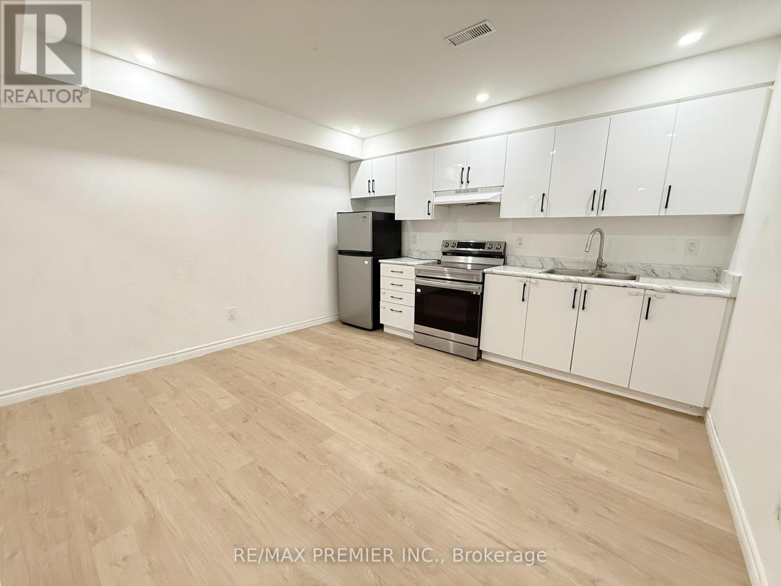 42 Education Road, Brampton, Ontario L6P 3R7 - Photo 3 - W13879260