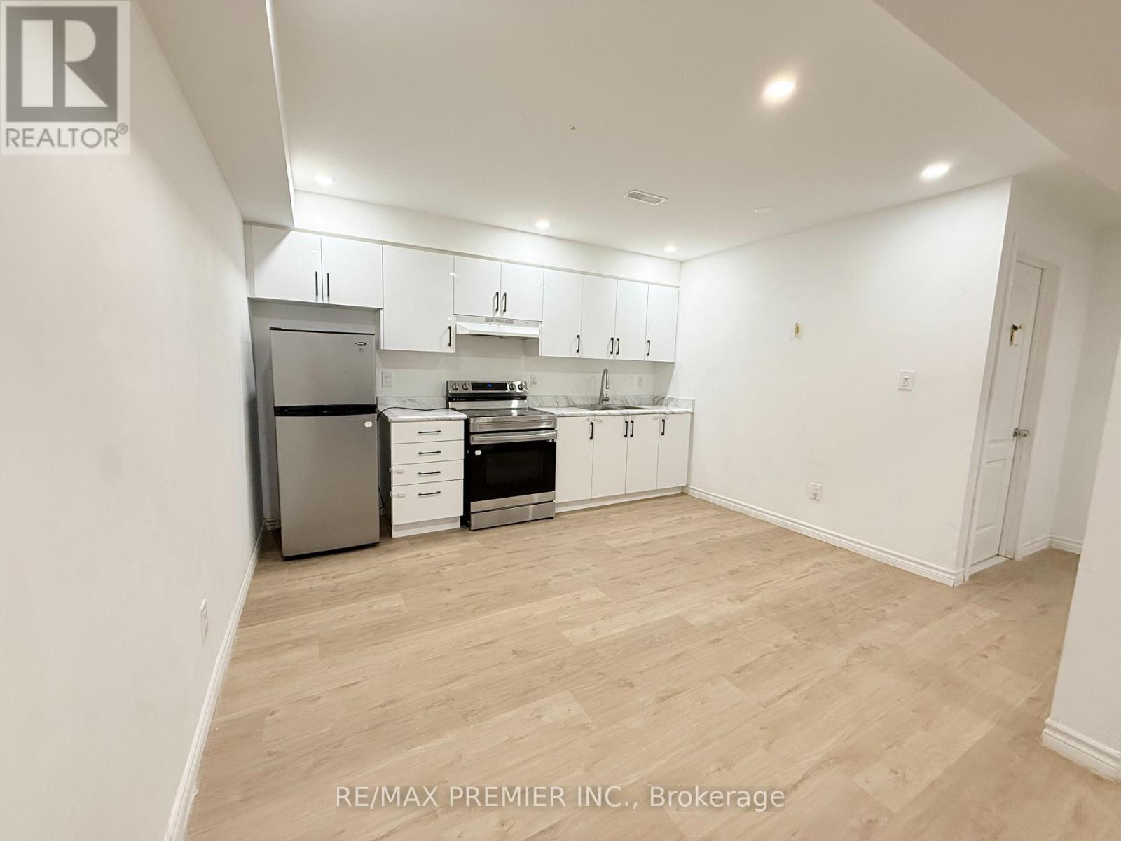 42 Education Road, Brampton, Ontario L6P 3R7 - Photo 4 - W13879260