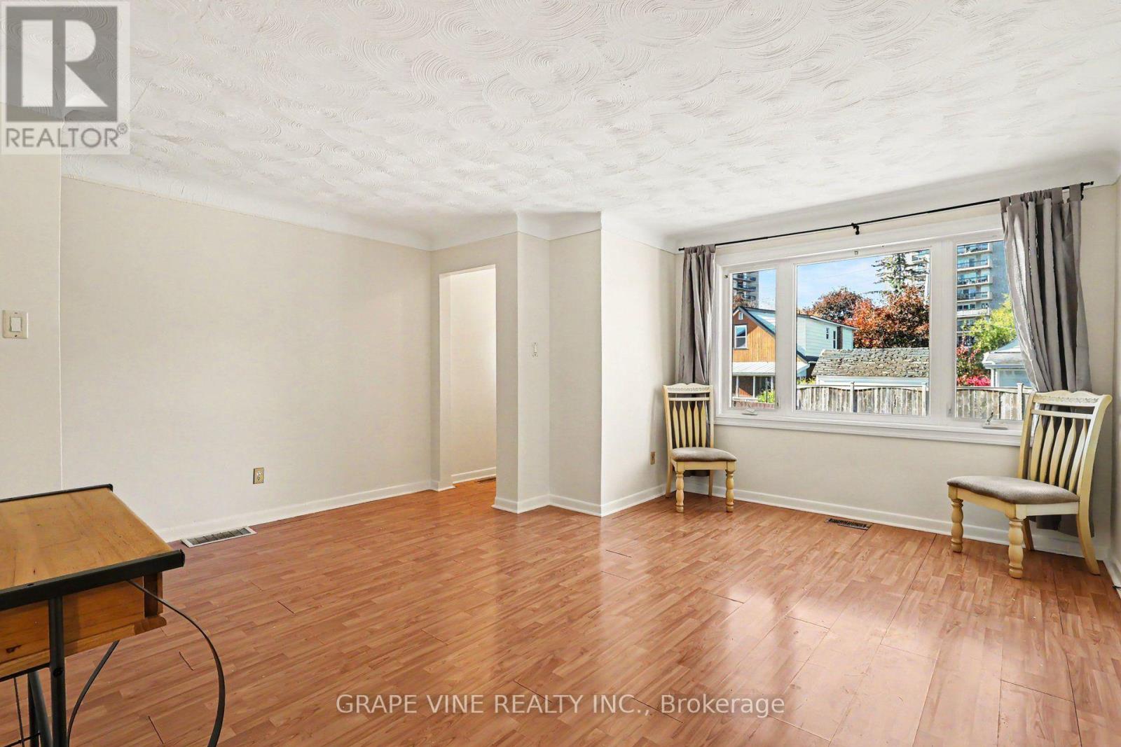 371 Larouche Street, Ottawa, Ontario  K1L 7L1 - Photo 3 - X14105090