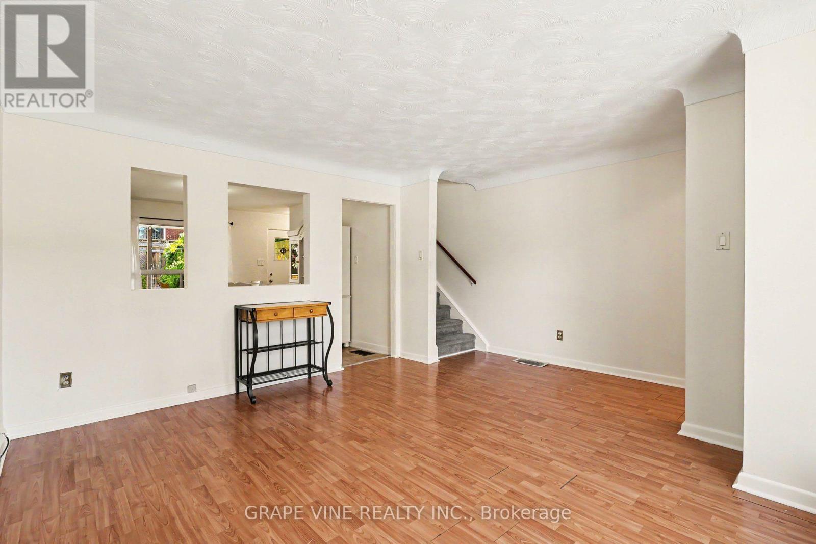 371 Larouche Street, Ottawa, Ontario  K1L 7L1 - Photo 4 - X14105090