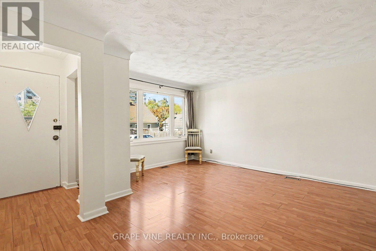 371 Larouche Street, Ottawa, Ontario  K1L 7L1 - Photo 5 - X14105090