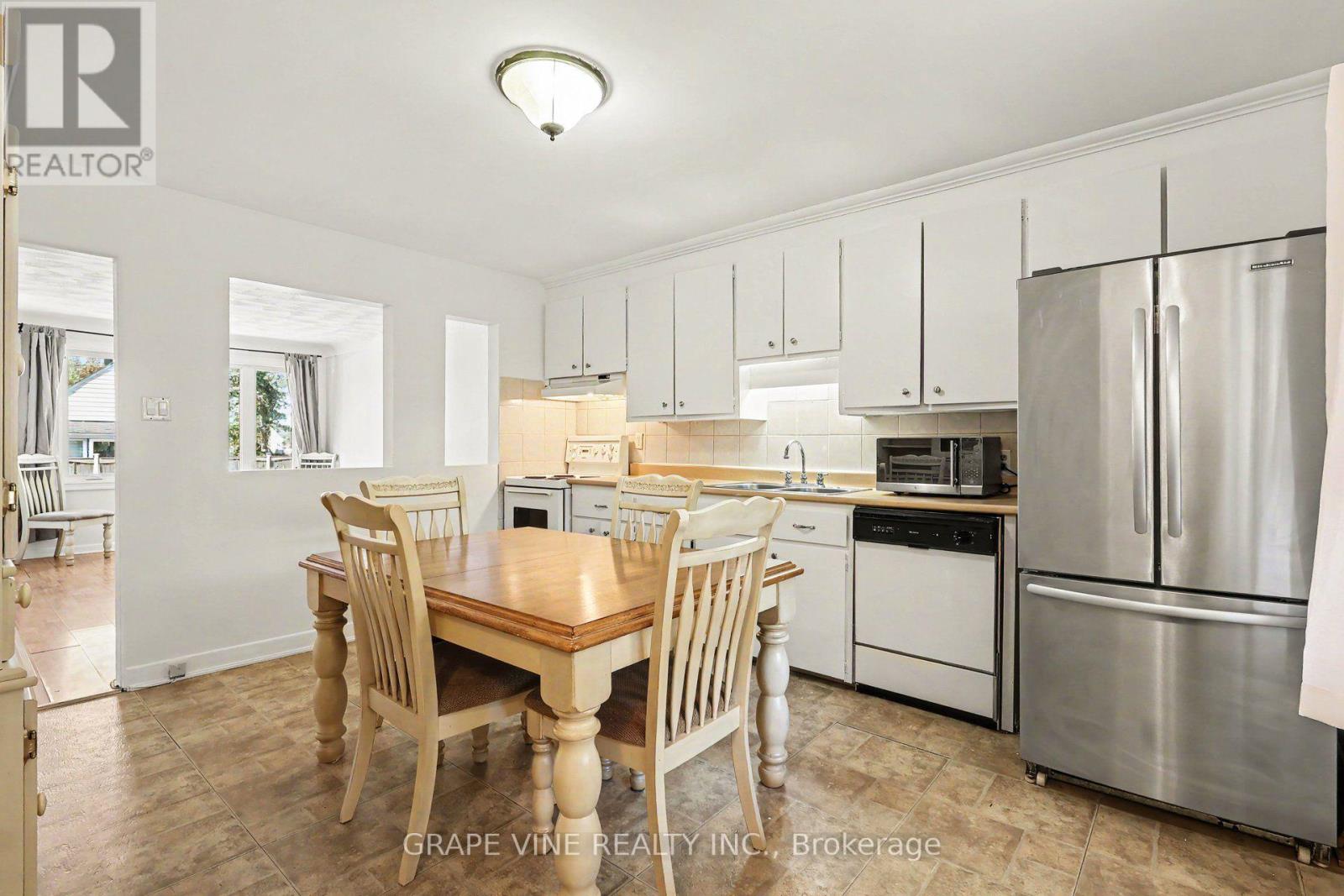 371 Larouche Street, Ottawa, Ontario  K1L 7L1 - Photo 8 - X14105090