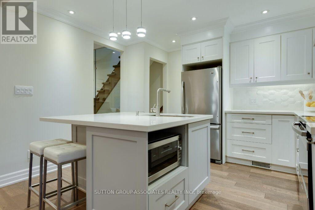 71 Kersdale Avenue, Toronto, Ontario  M6M 1E2 - Photo 15 - W14105088