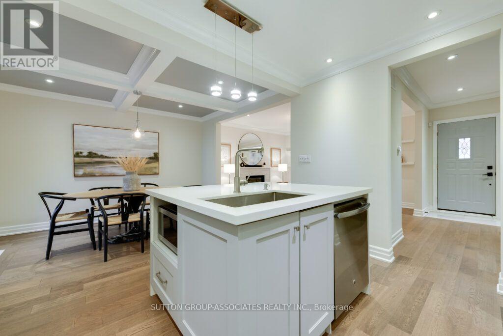 71 Kersdale Avenue, Toronto, Ontario  M6M 1E2 - Photo 18 - W14105088