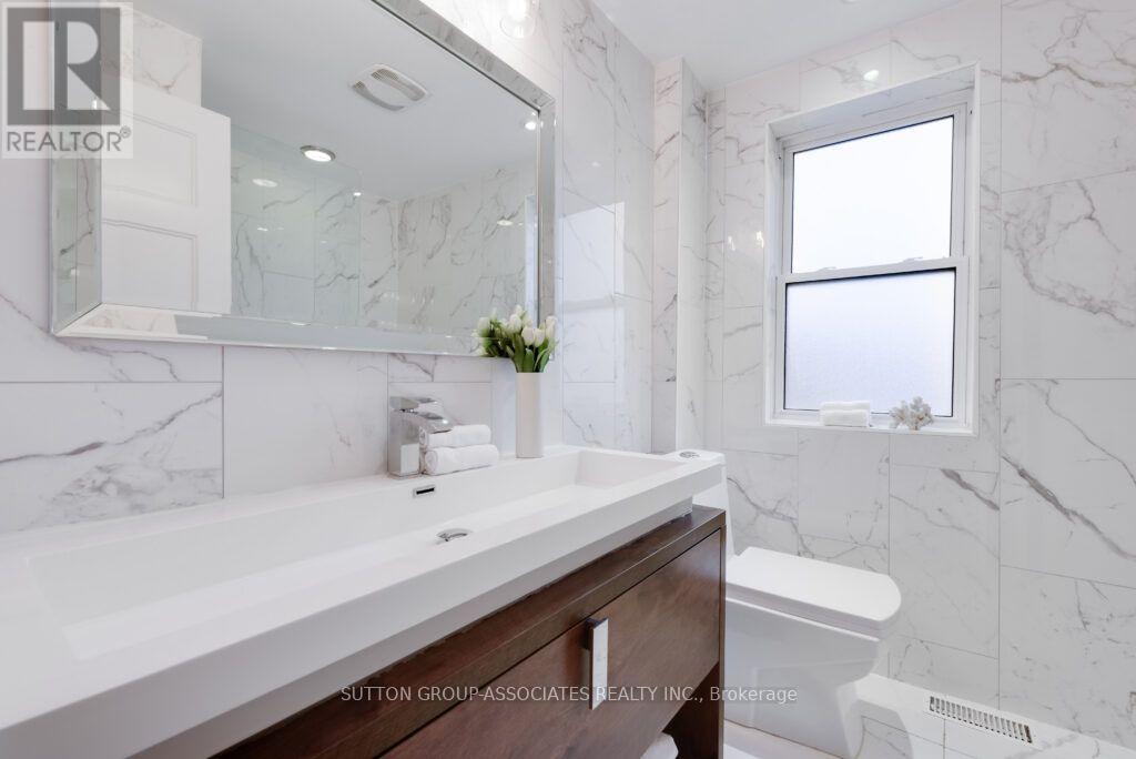 71 Kersdale Avenue, Toronto, Ontario  M6M 1E2 - Photo 24 - W14105088