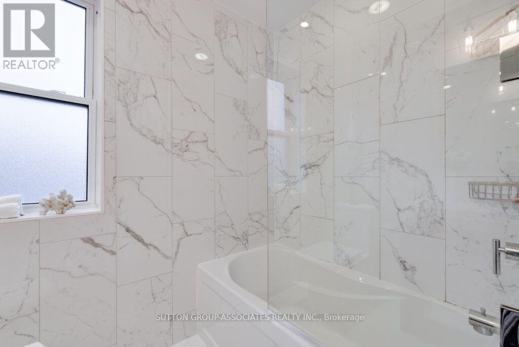 71 Kersdale Avenue, Toronto, Ontario  M6M 1E2 - Photo 25 - W14105088