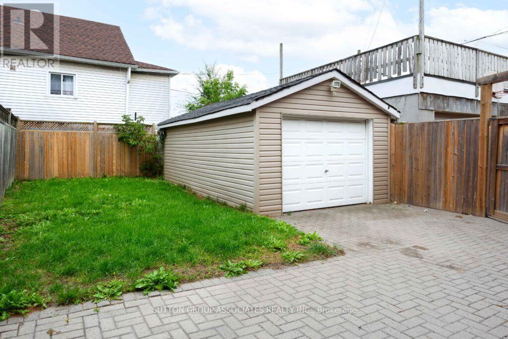 71 Kersdale Avenue, Toronto, Ontario  M6M 1E2 - Photo 38 - W14105088