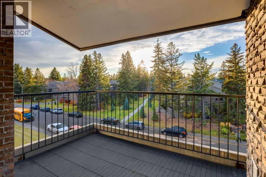 1402, 201 Braeglen Close SW, Calgary, Alberta  T2W 2B1 - Photo 23 - A2353264