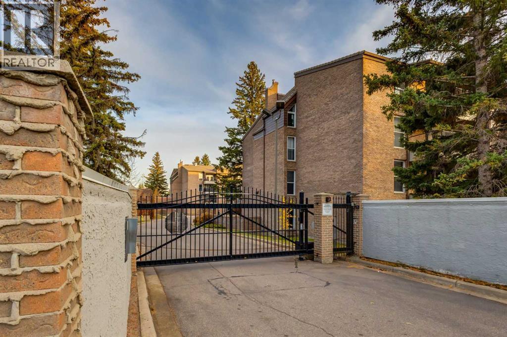 1402, 201 Braeglen Close SW, Calgary, Alberta  T2W 2B1 - Photo 38 - A2353264