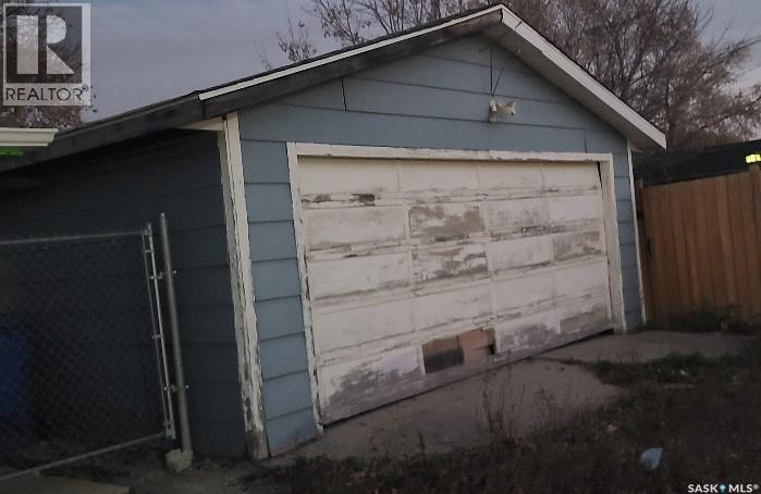 2144 Atkinson Street, Regina, Saskatchewan  S4N 3W9 - Photo 2 - SK051571