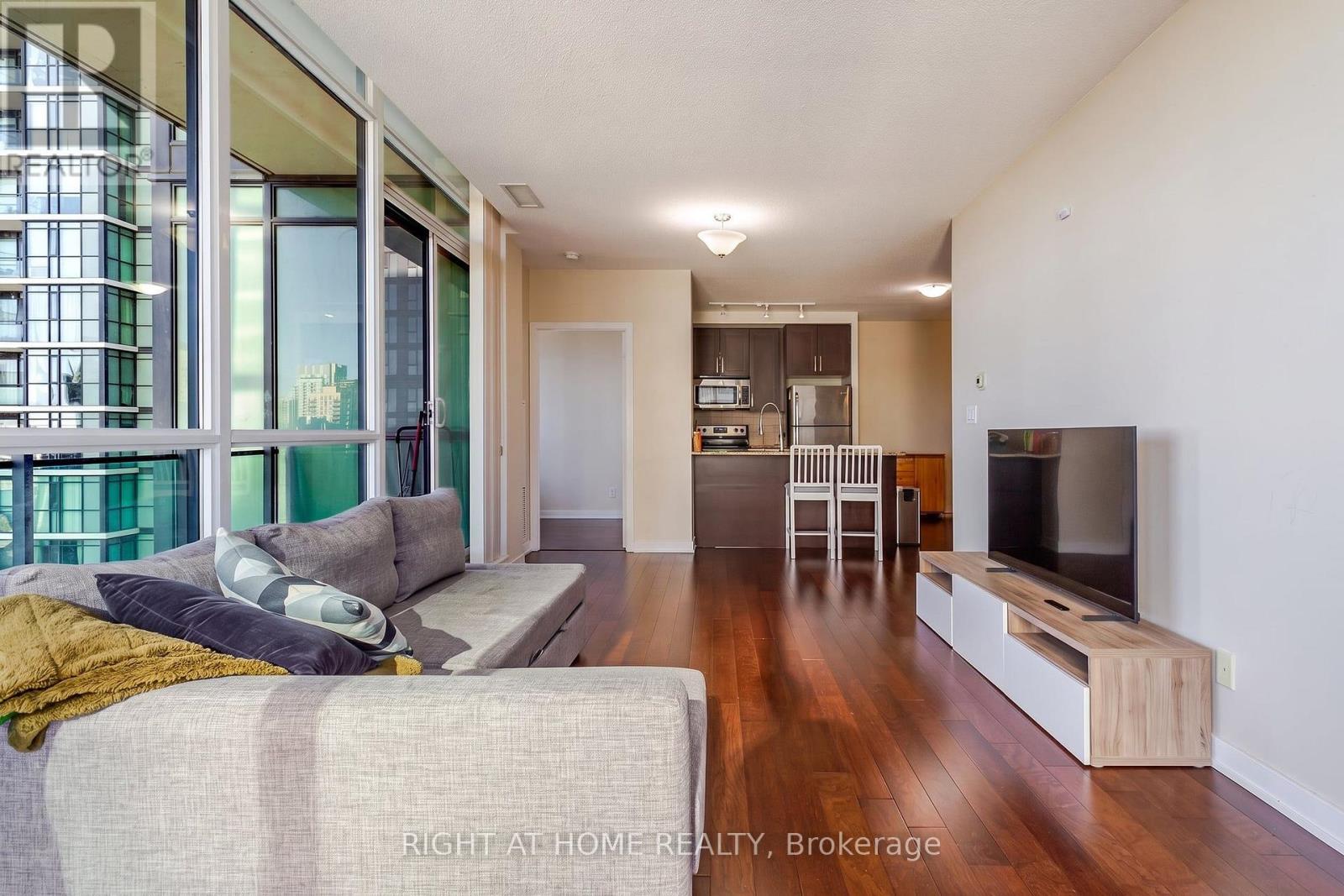 2102 - 4070 Confederation Parkway, Mississauga, Ontario  L5B 0E9 - Photo 13 - W14105138
