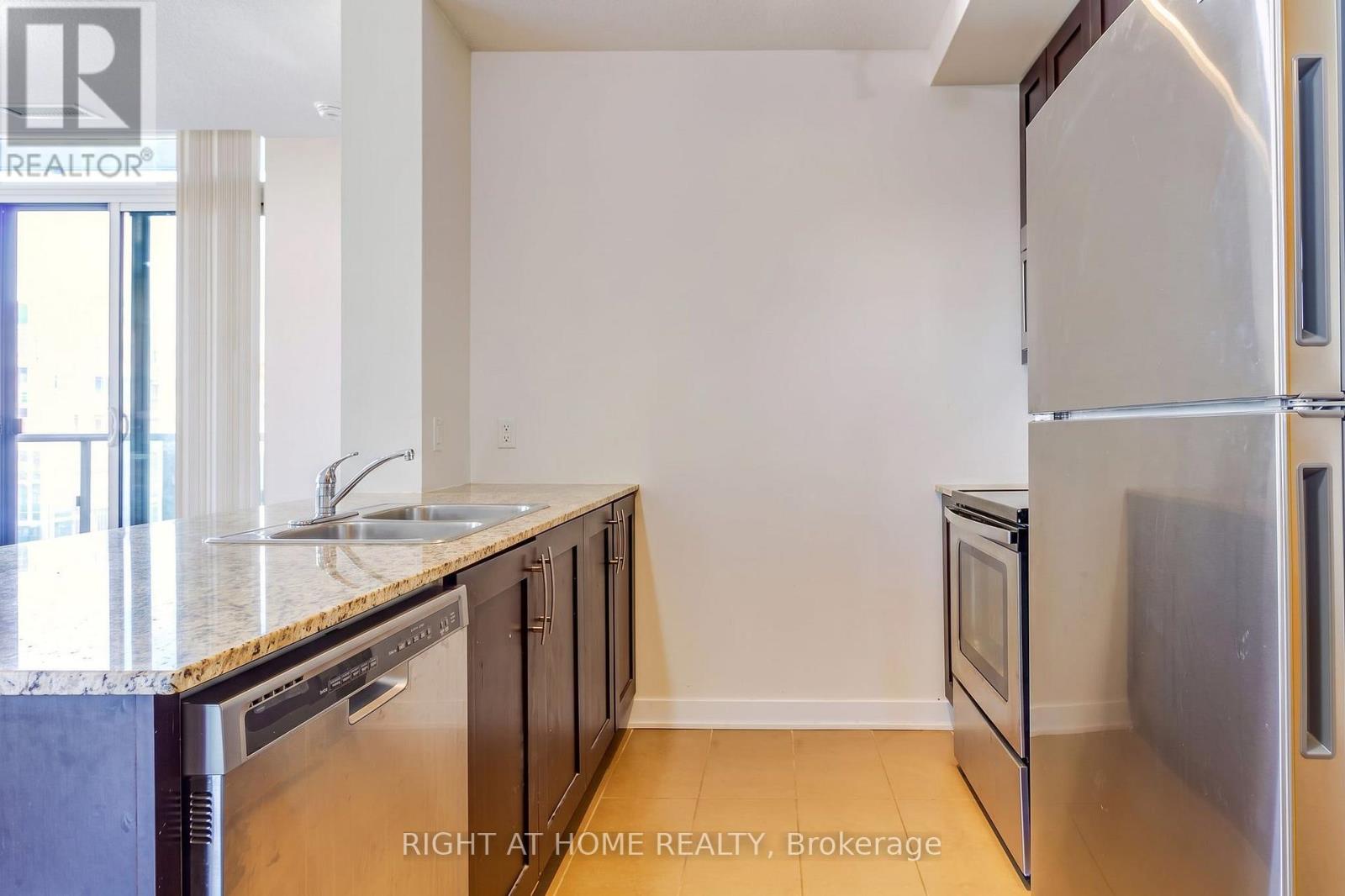 2102 - 4070 Confederation Parkway, Mississauga, Ontario  L5B 0E9 - Photo 14 - W14105138
