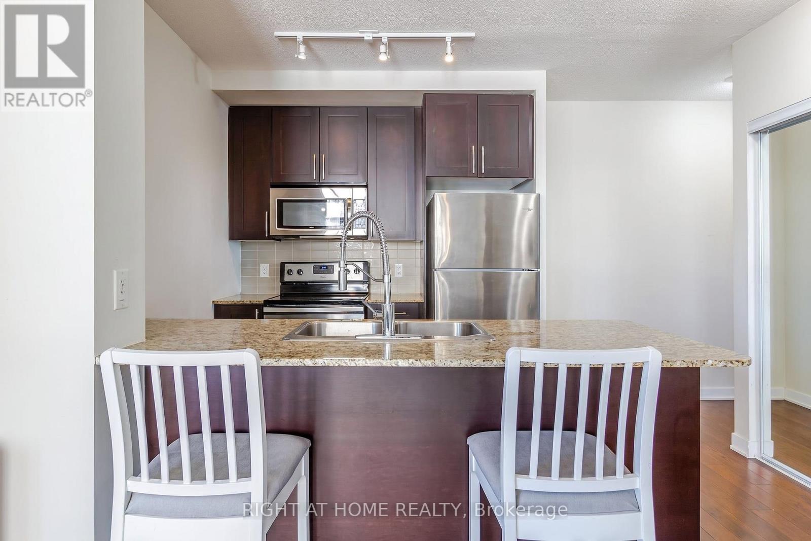2102 - 4070 Confederation Parkway, Mississauga, Ontario  L5B 0E9 - Photo 15 - W14105138