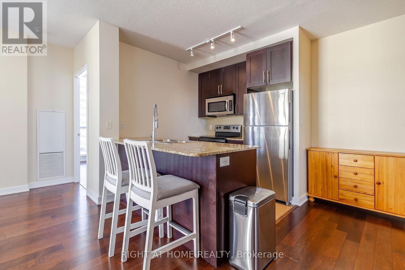 2102 - 4070 Confederation Parkway, Mississauga, Ontario  L5B 0E9 - Photo 16 - W14105138
