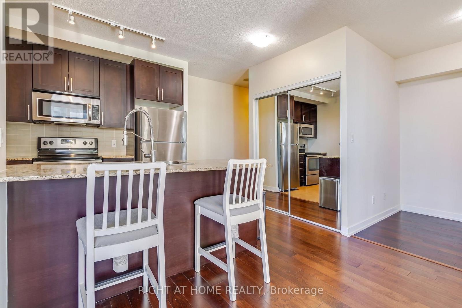 2102 - 4070 Confederation Parkway, Mississauga, Ontario  L5B 0E9 - Photo 17 - W14105138