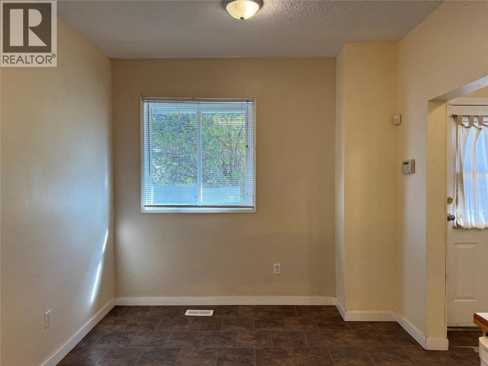 2202 Quilchena Avenue, Merritt, British Columbia  V1K 1B8 - Photo 4 - 10404197